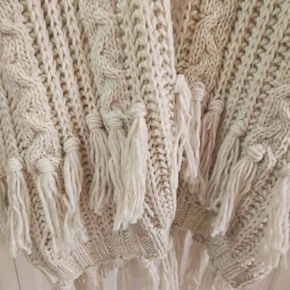Aerie Shawl Cape One Size NWT Oversized Fringe Boho Knit Vest - Picture 11 of 13